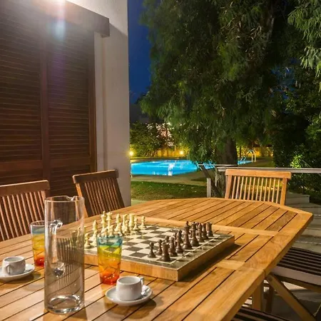 Margarita With Private Tennis Court And Pool Villa