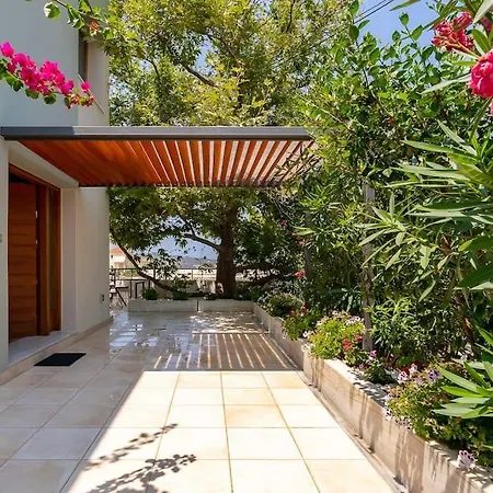 Margarita With Private Tennis Court And Pool * Agia Marina (Crete)