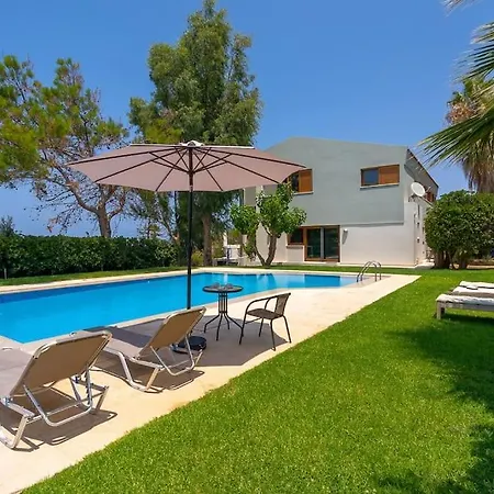 Margarita With Private Tennis Court And Pool