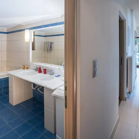 Villa Margarita With Private Tennis Court And Pool